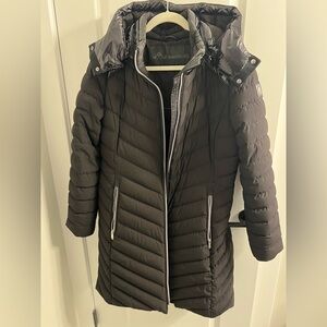 Women’s Moose knuckles puffer jacket. Black. Size large.